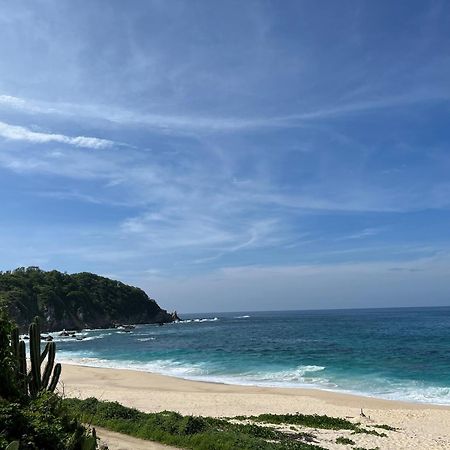 Manta Raya Hotel - Right On The Beach Cuatunalco 외부 사진