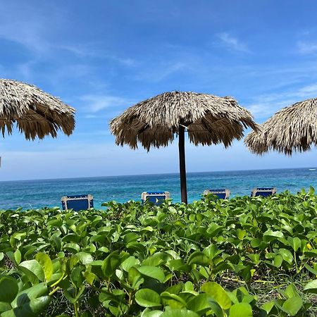 Manta Raya Hotel - Right On The Beach Cuatunalco 외부 사진
