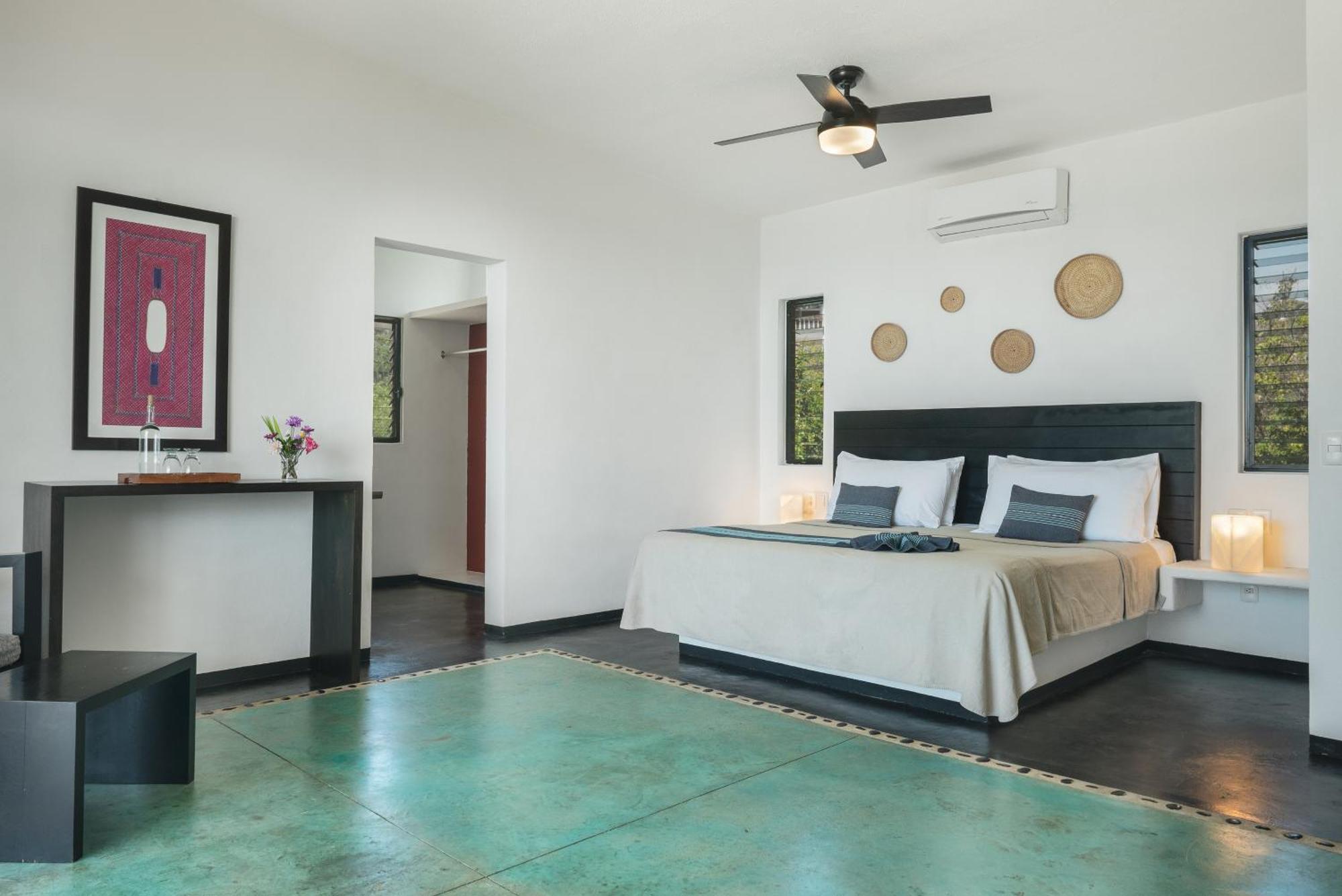 Manta Raya Hotel - Right On The Beach Cuatunalco 외부 사진