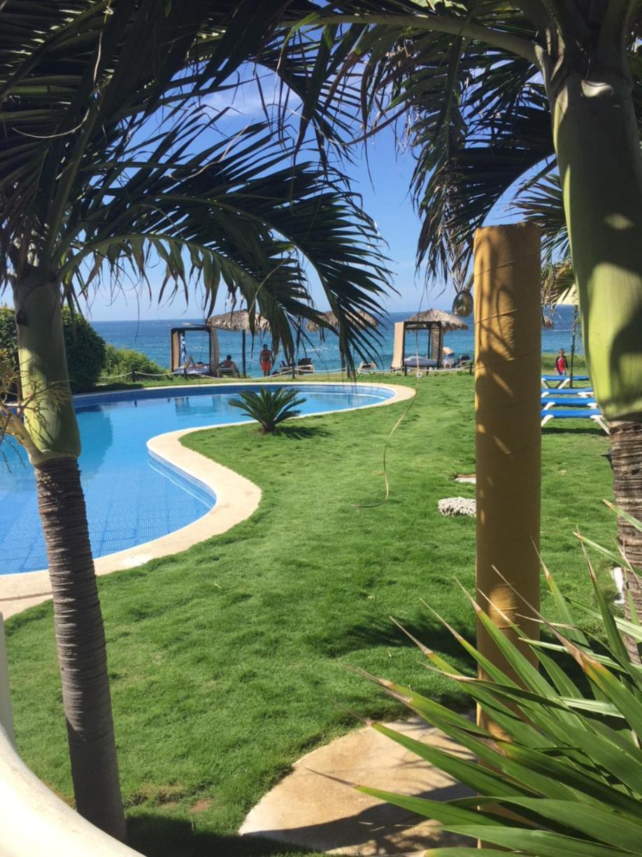 Manta Raya Hotel - Right On The Beach Cuatunalco 외부 사진