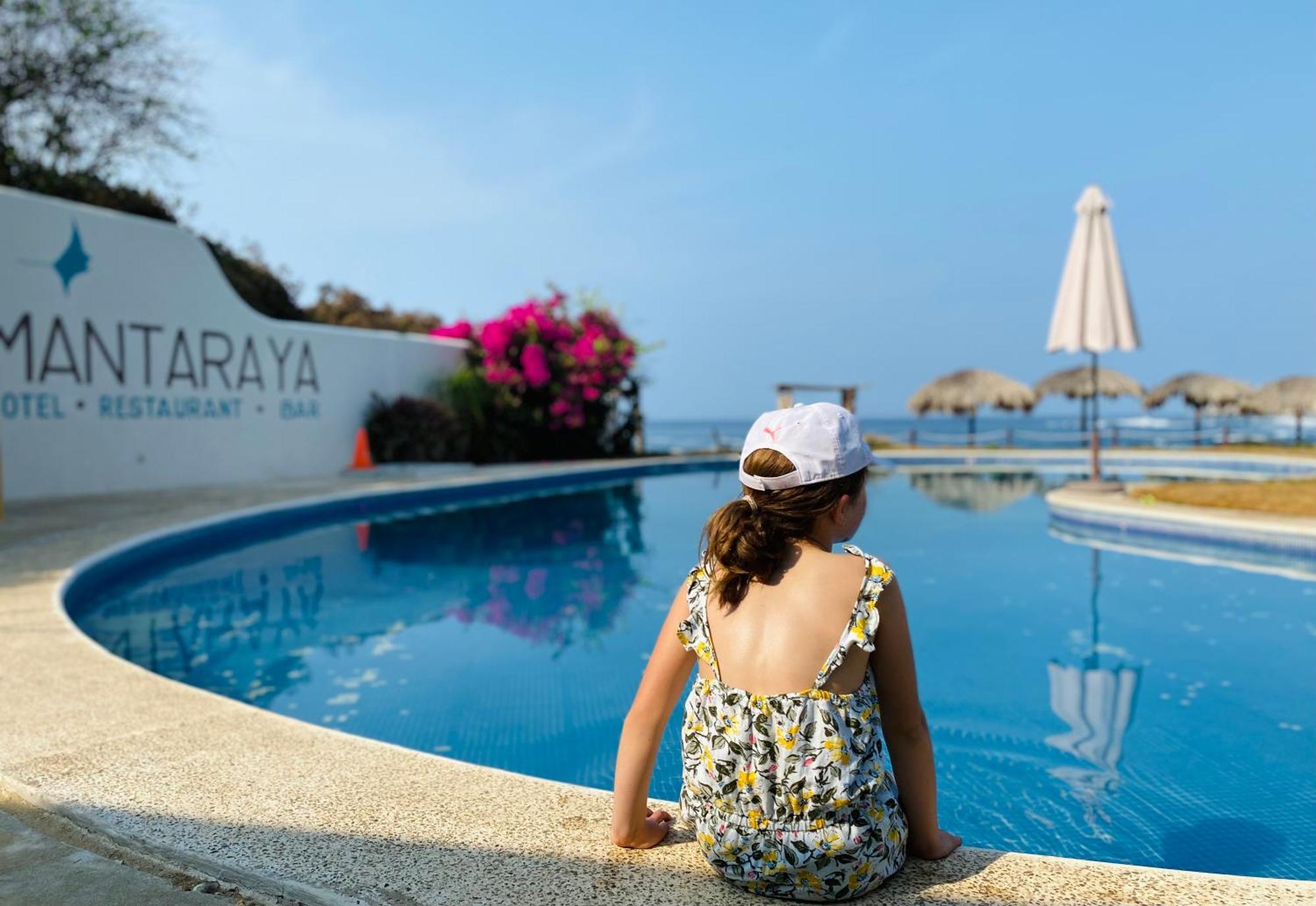 Manta Raya Hotel - Right On The Beach Cuatunalco 외부 사진