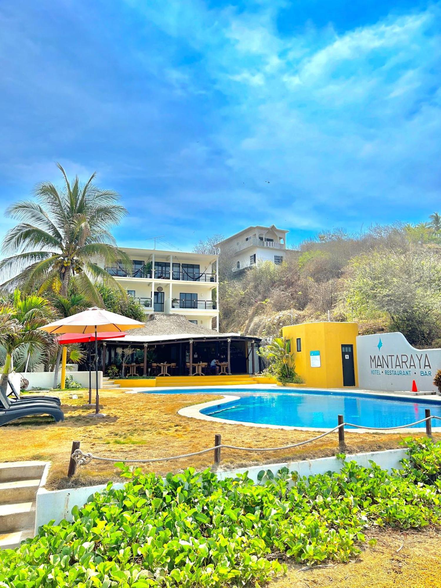 Manta Raya Hotel - Right On The Beach Cuatunalco 외부 사진
