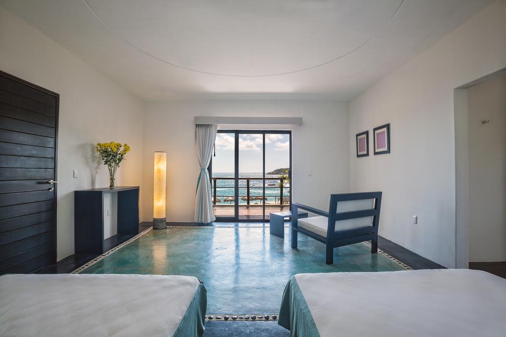 Manta Raya Hotel - Right On The Beach Cuatunalco 외부 사진