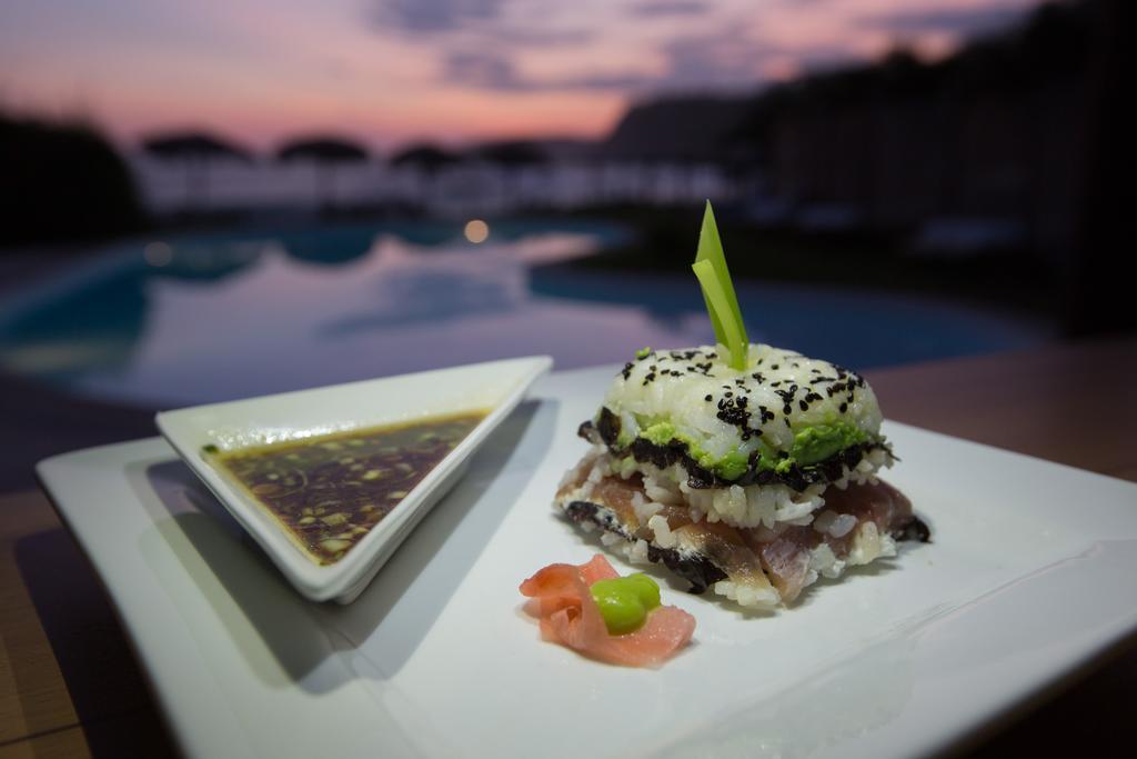 Manta Raya Hotel - Right On The Beach Cuatunalco 외부 사진