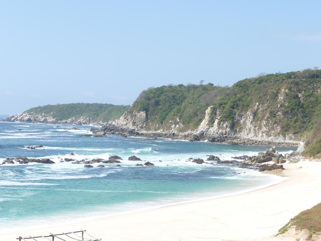 Manta Raya Hotel - Right On The Beach Cuatunalco 외부 사진